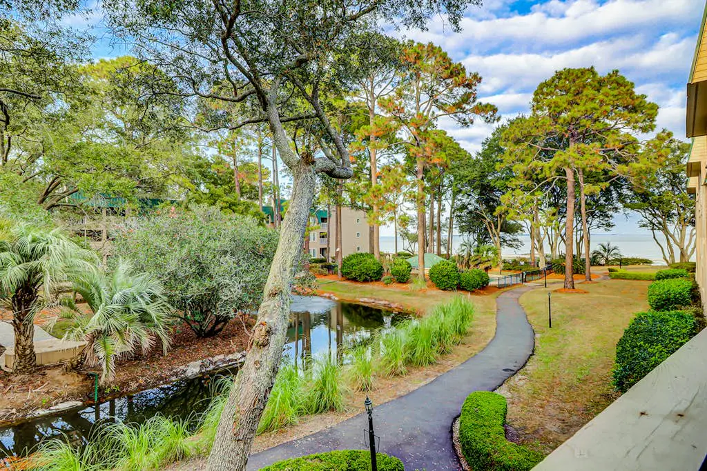 3rd Floor Condo with pools, tennis/pickleball courts, access to beach