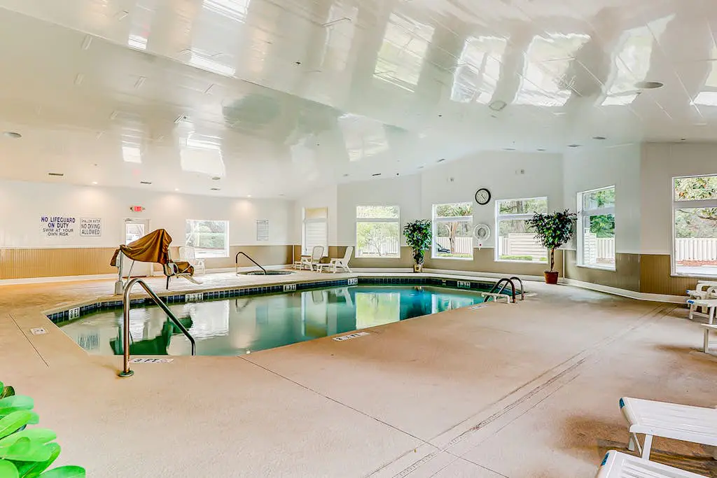 3rd Floor Condo with pools, tennis/pickleball courts, access to beach