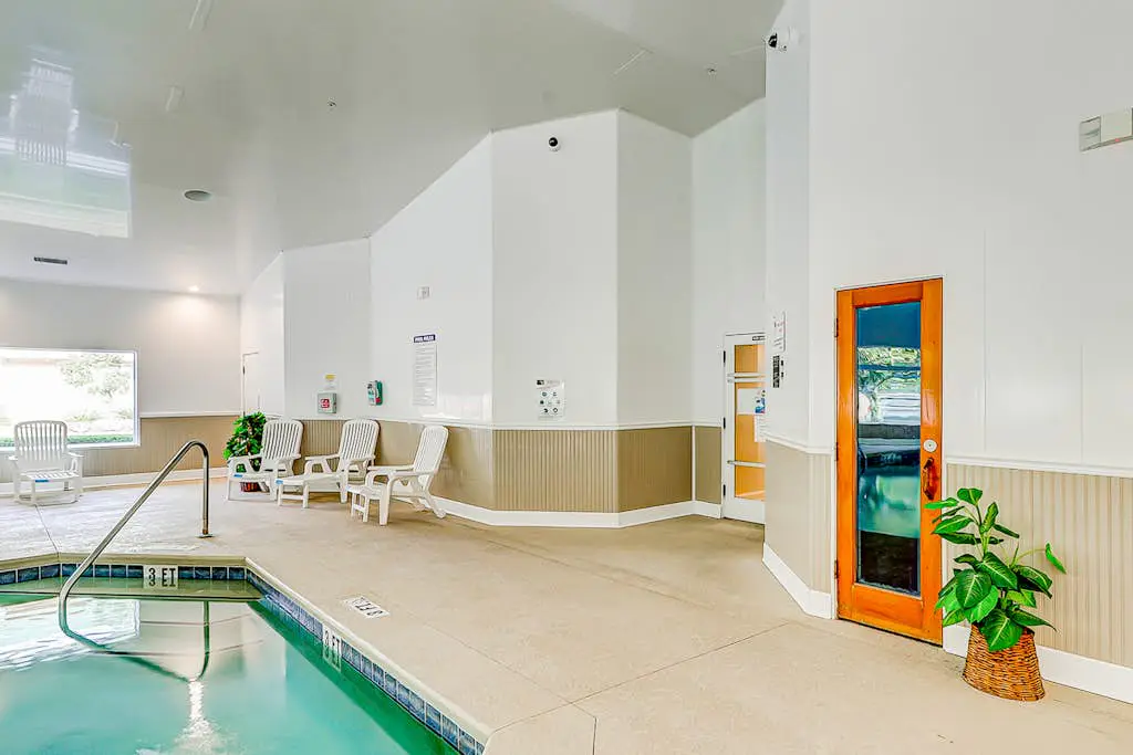 3rd Floor Condo with pools, tennis/pickleball courts, access to beach