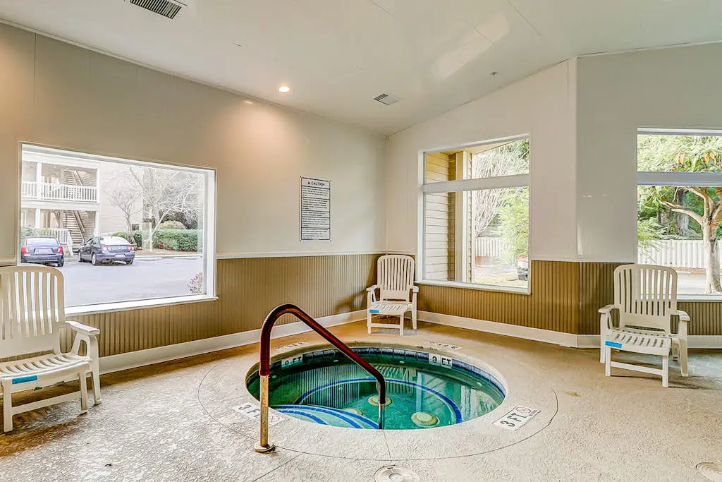 3rd Floor Condo with pools, tennis/pickleball courts, access to beach