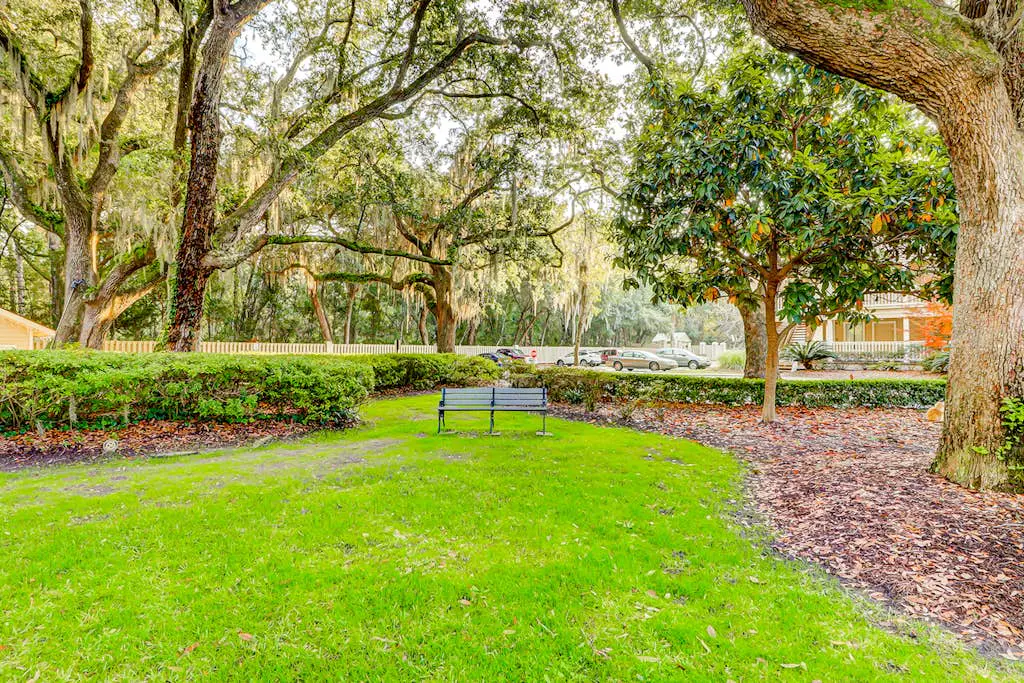 3rd Floor Condo with pools, tennis/pickleball courts, access to beach