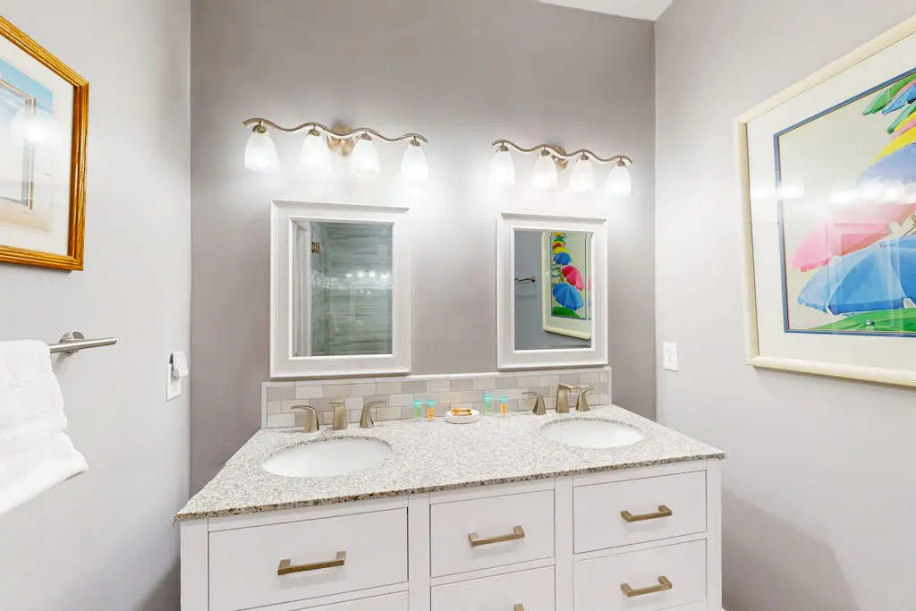 Family Friendly Condo - Across From Islanders Beach Park!