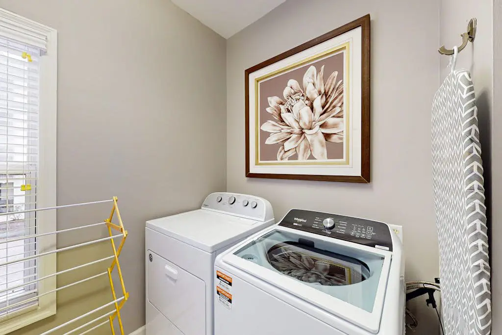 Family Friendly Condo - Across From Islanders Beach Park!