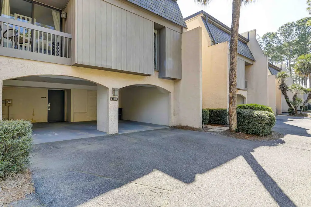 Professionally decorated townhome with multiple balconies, pool, & washer/dryer