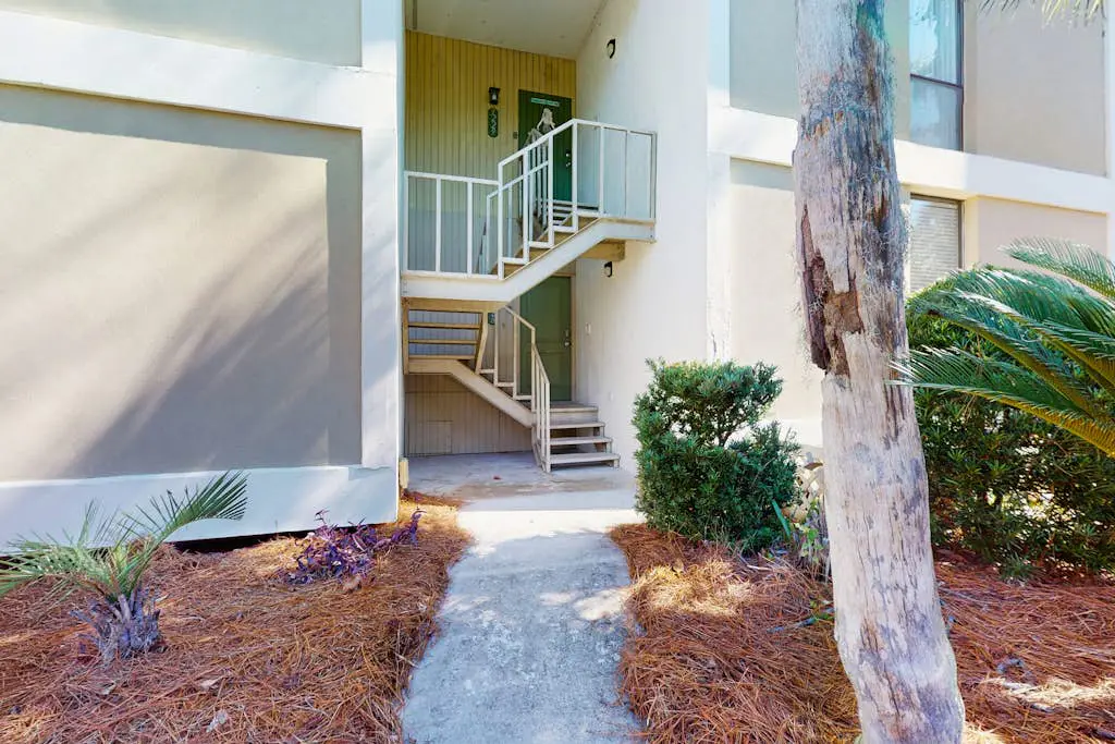 Villa with a 2 outdoor pools, bike paths, and a short walk to Coligny Beach