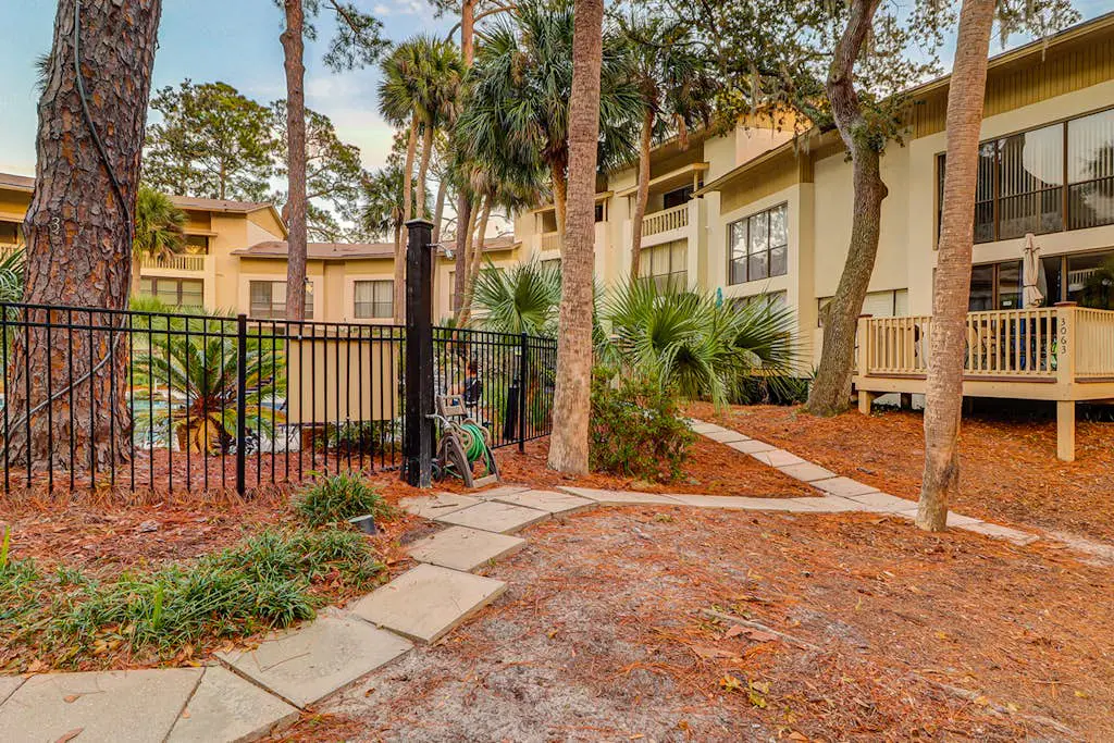 Villa with a 2 outdoor pools, bike paths, and a short walk to Coligny Beach
