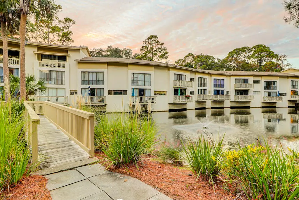 Villa with a 2 outdoor pools, bike paths, and a short walk to Coligny Beach