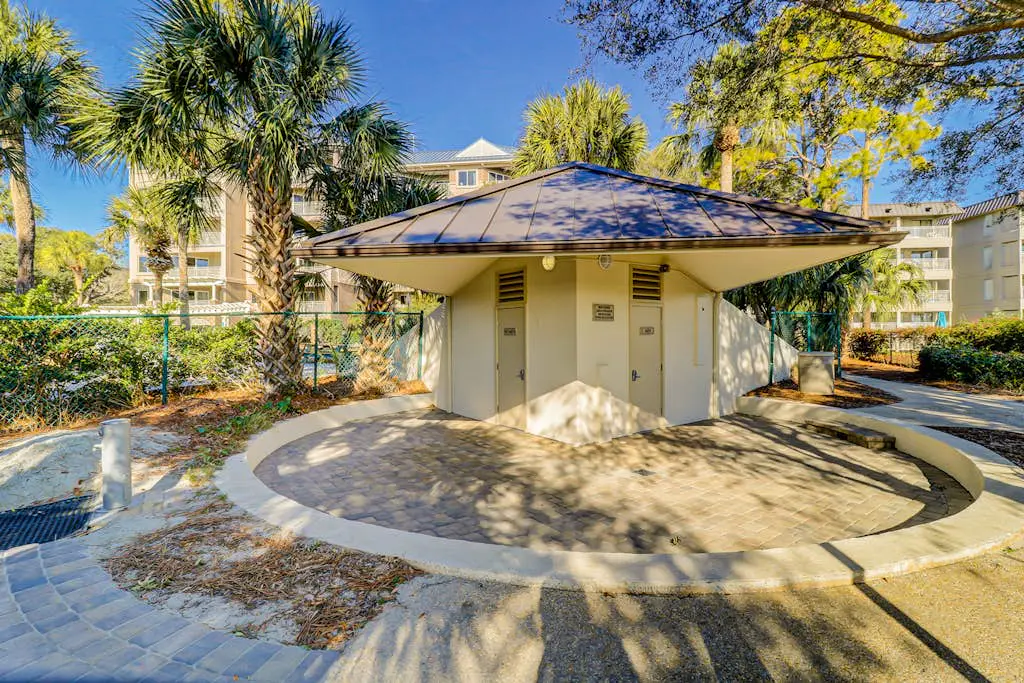 Villa with a 2 outdoor pools, bike paths, and a short walk to Coligny Beach
