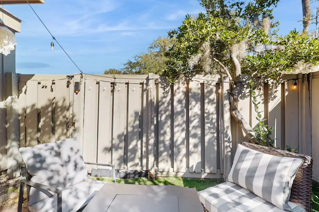Beautiful condo close to tennis/pickleball courts, beach access, golf and pool