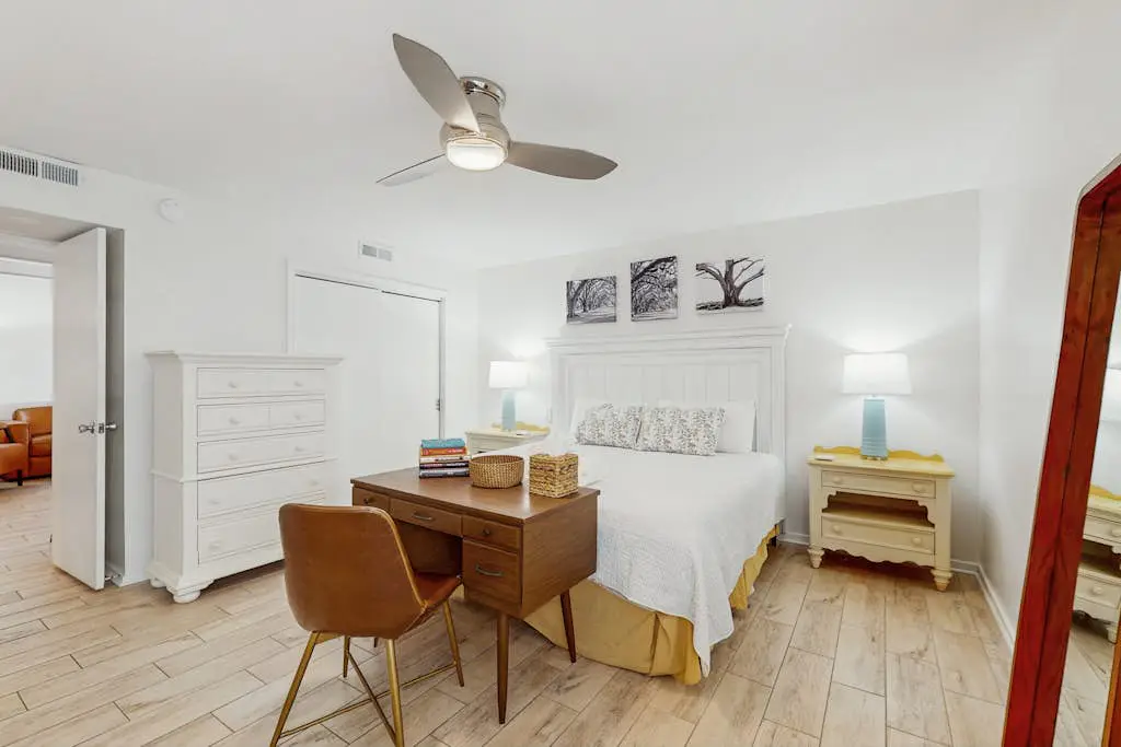 Beautiful condo close to tennis/pickleball courts, beach access, golf and pool