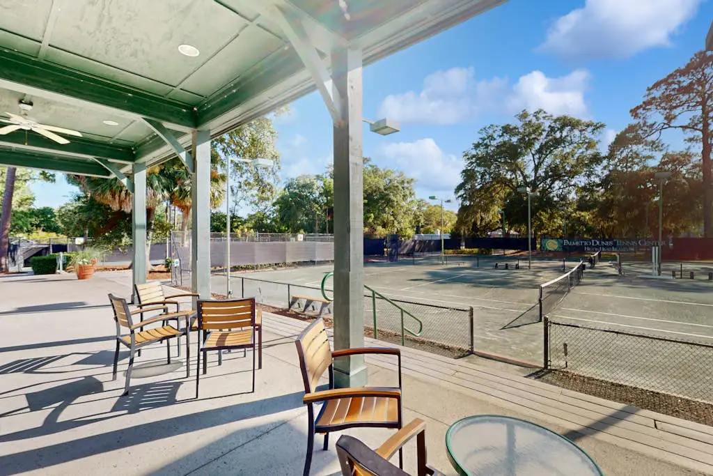 Beautiful condo close to tennis/pickleball courts, beach access, golf and pool