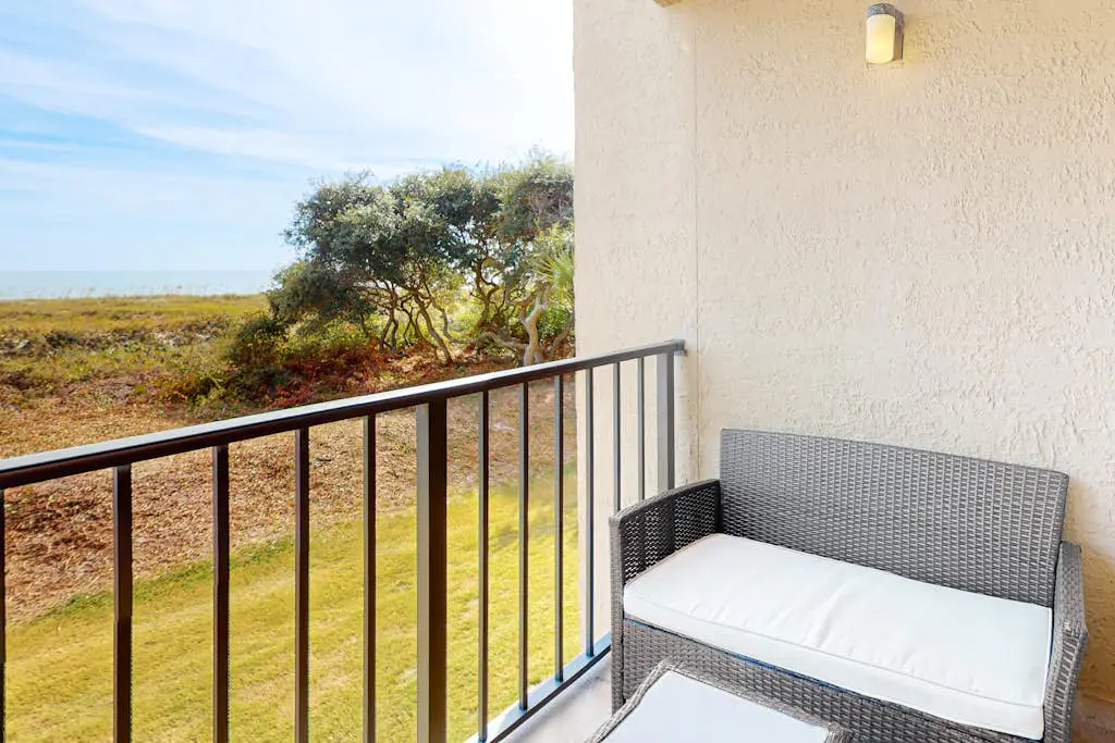 Upgraded condo on waterfront with pool, hot tub, & tennis access - near beach