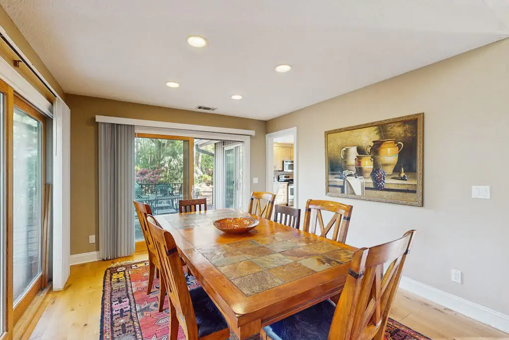 Beautifully renovated Sea Pines home with private hot tub & large outdoor space