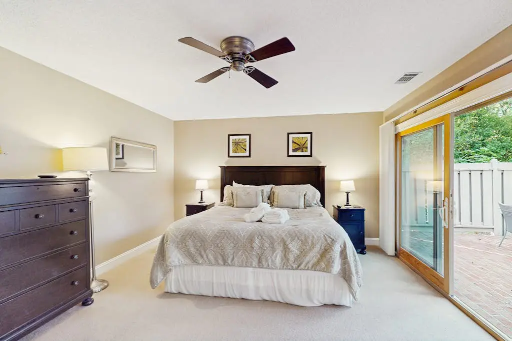 Beautifully renovated Sea Pines home with private hot tub & large outdoor space