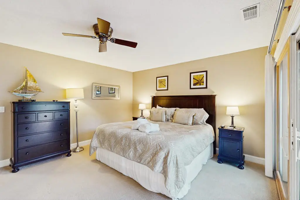 Beautifully renovated Sea Pines home with private hot tub & large outdoor space