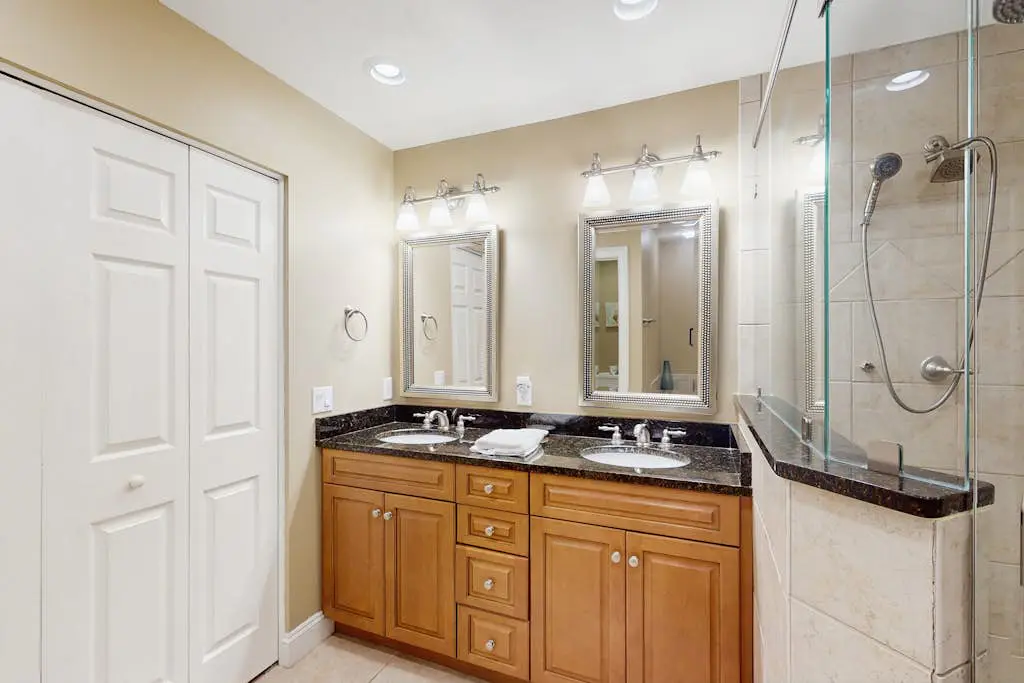 Beautifully renovated Sea Pines home with private hot tub & large outdoor space