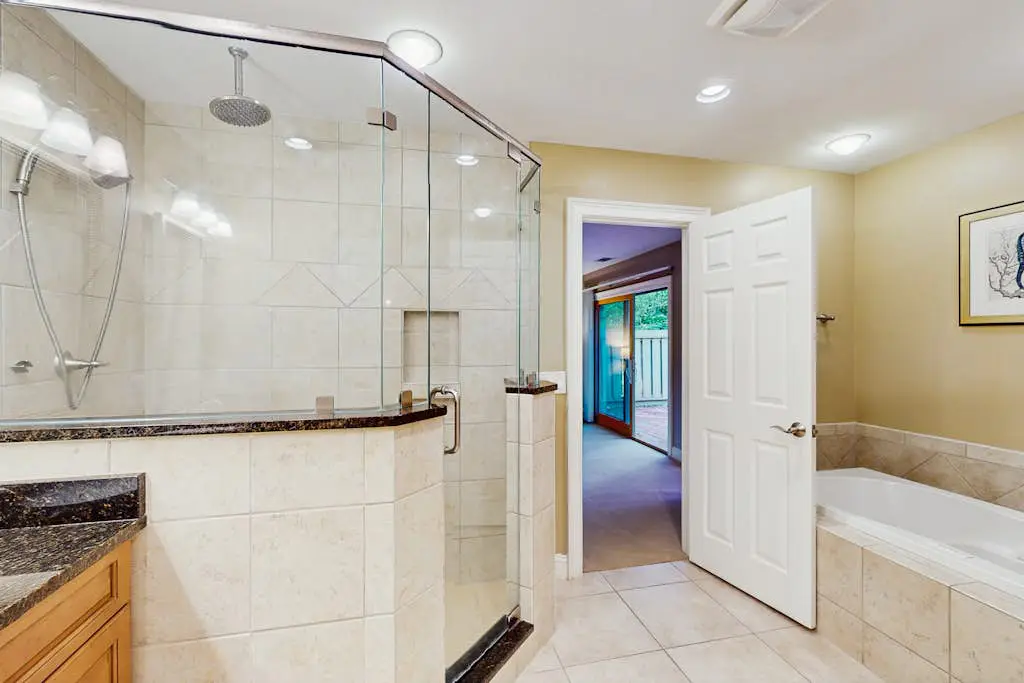 Beautifully renovated Sea Pines home with private hot tub & large outdoor space