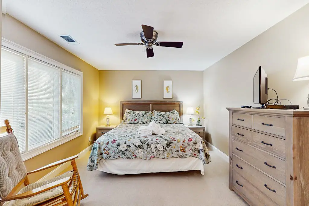 Beautifully renovated Sea Pines home with private hot tub & large outdoor space