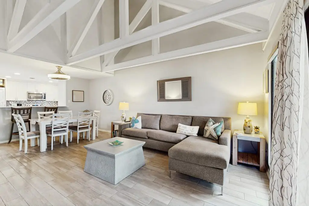 Palmetto Dunes villa with patio, shared pool, tennis & golf - dogs OK