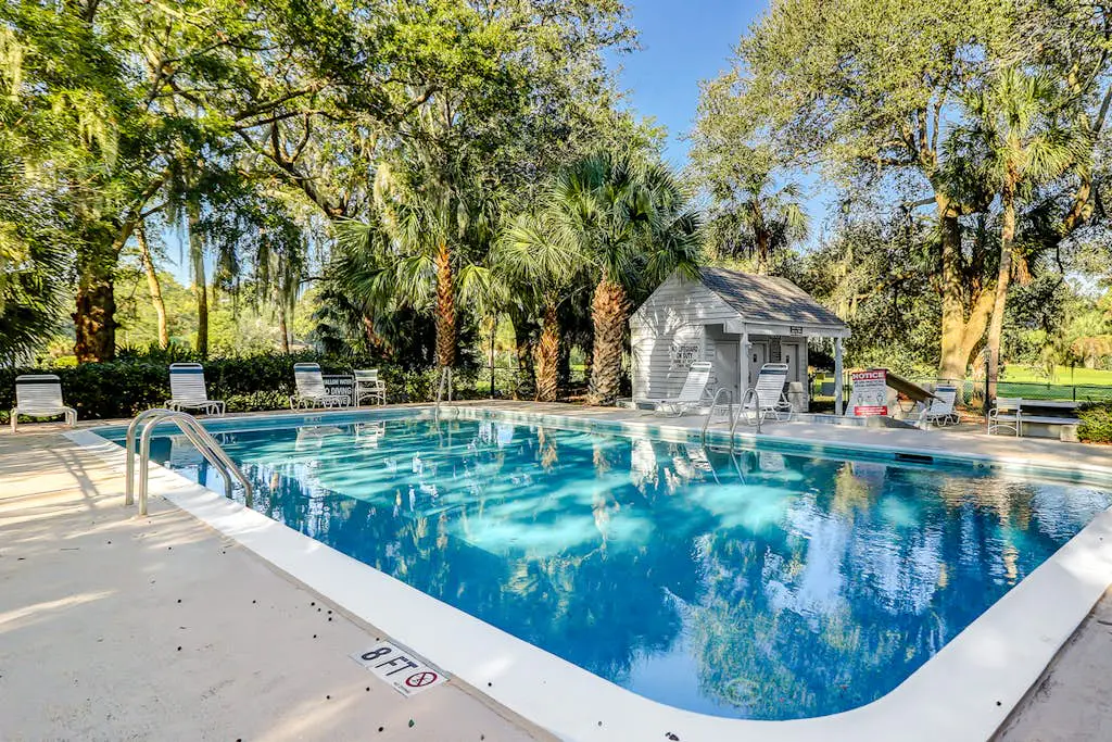 Palmetto Dunes villa with patio, shared pool, tennis & golf - dogs OK