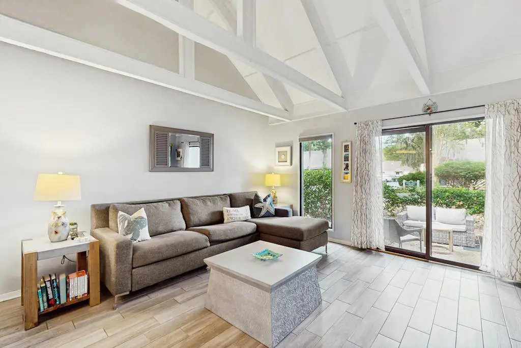 Palmetto Dunes villa with patio, shared pool, tennis & golf - dogs OK