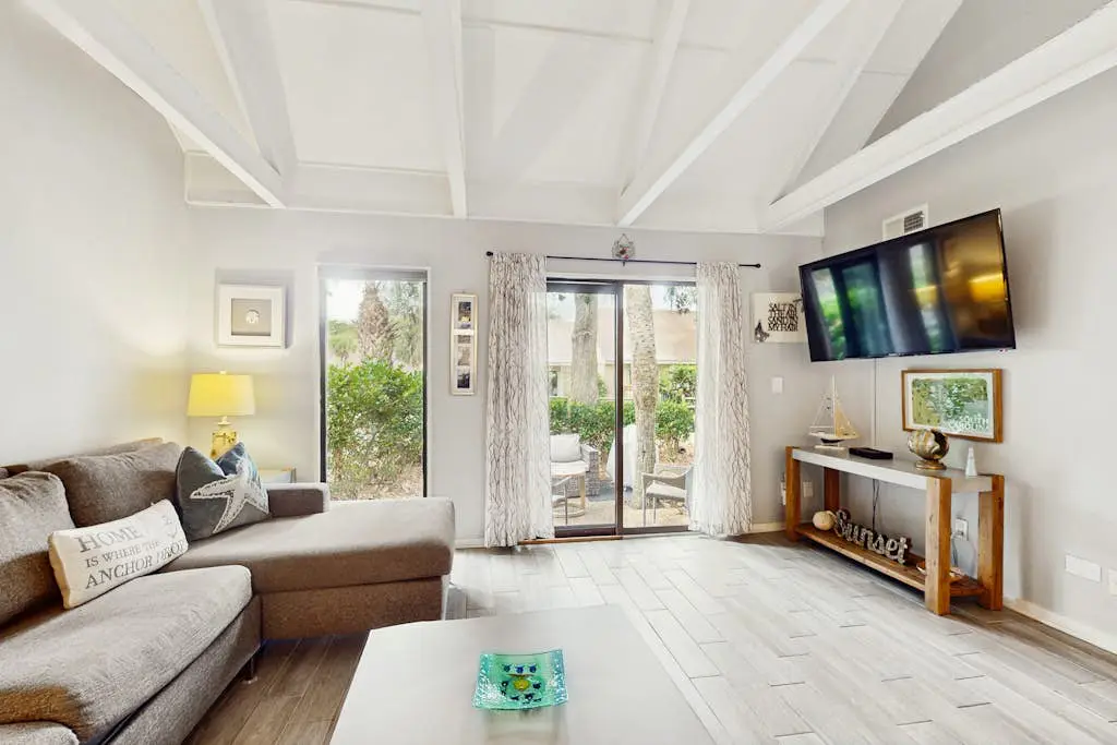 Palmetto Dunes villa with patio, shared pool, tennis & golf - dogs OK