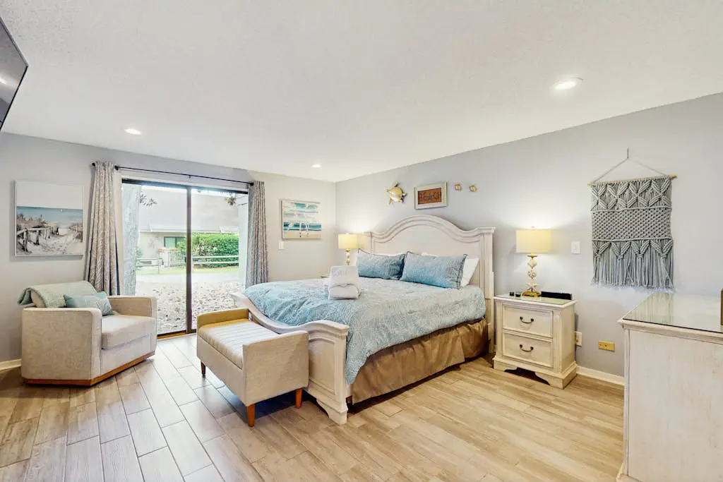 Palmetto Dunes villa with patio, shared pool, tennis & golf - dogs OK
