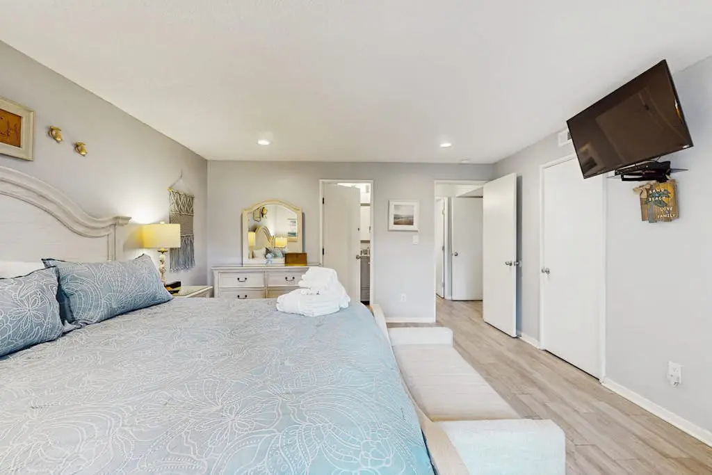 Palmetto Dunes villa with patio, shared pool, tennis & golf - dogs OK