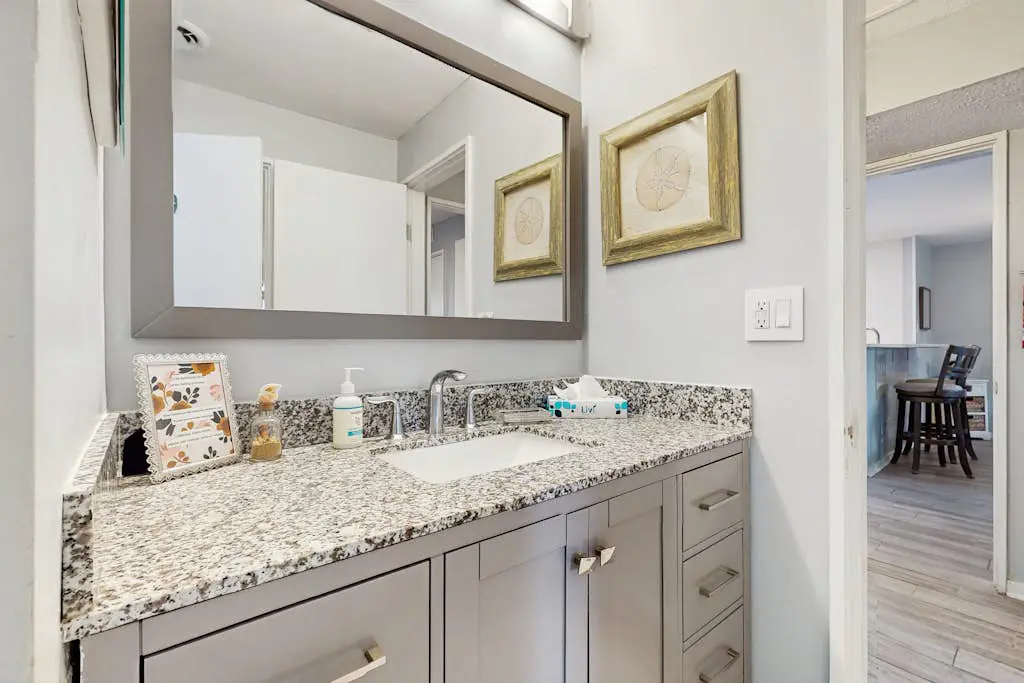 Palmetto Dunes villa with patio, shared pool, tennis & golf - dogs OK