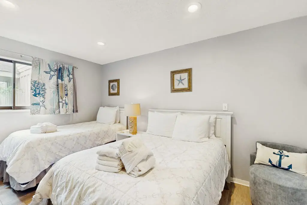 Palmetto Dunes villa with patio, shared pool, tennis & golf - dogs OK