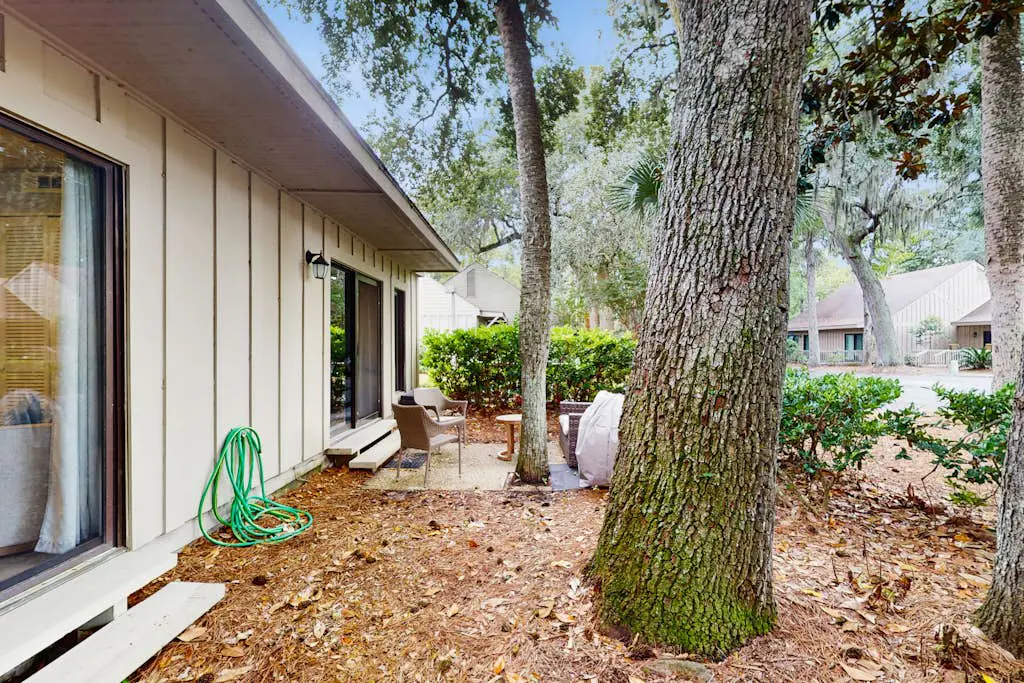Palmetto Dunes villa with patio, shared pool, tennis & golf - dogs OK