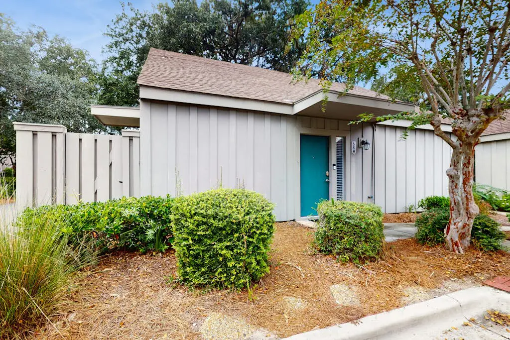 Palmetto Dunes villa with patio, shared pool, tennis & golf - dogs OK