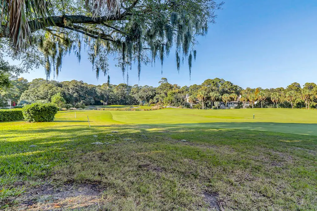 Palmetto Dunes villa with patio, shared pool, tennis & golf - dogs OK