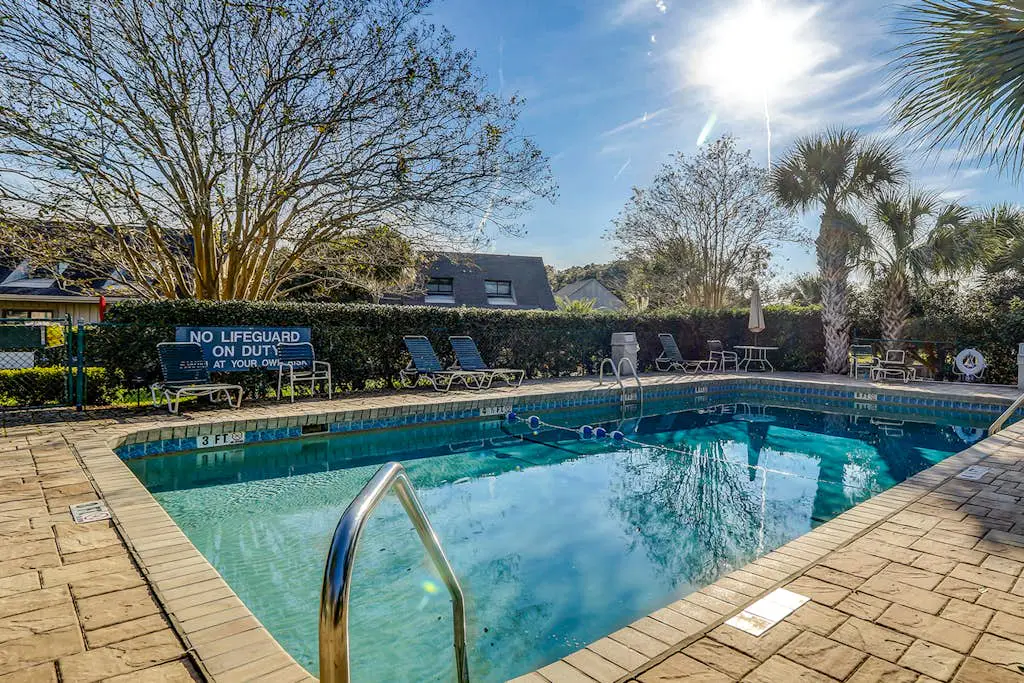 Palmetto Dunes villa with patio, shared pool, tennis & golf - dogs OK