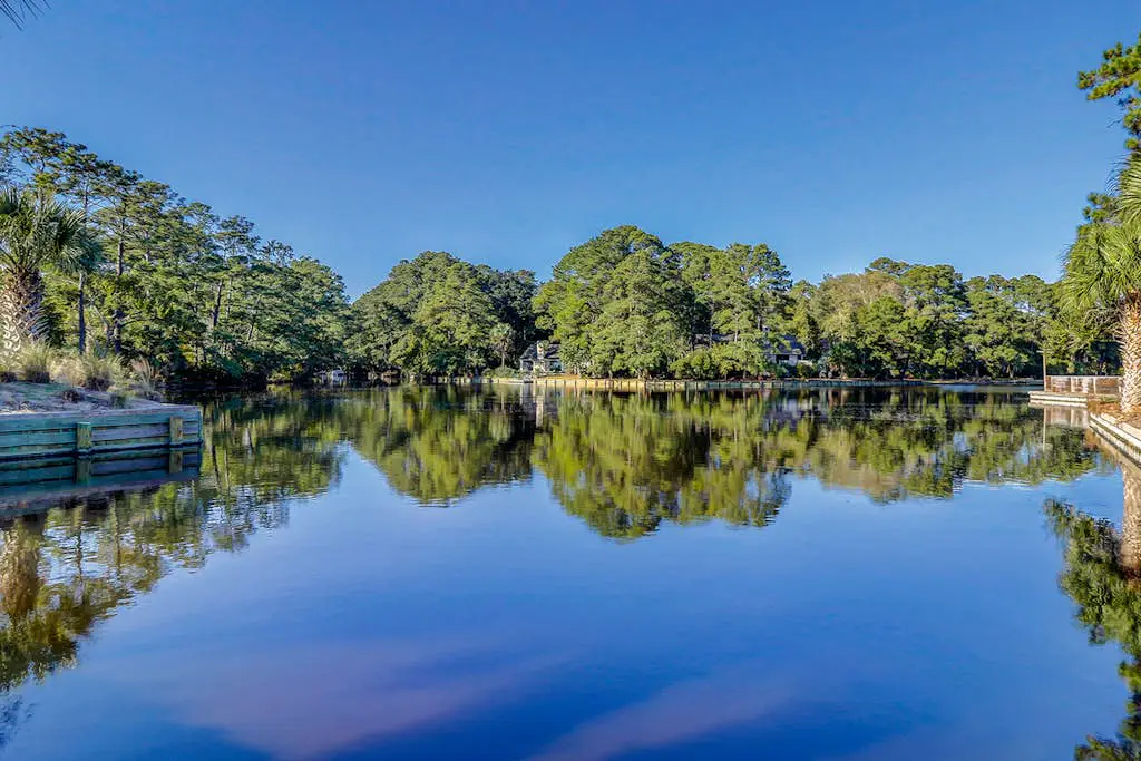 Palmetto Dunes villa with patio, shared pool, tennis & golf - dogs OK