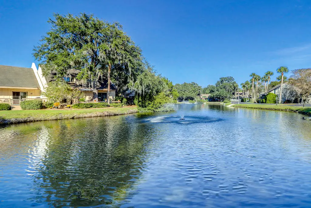 Palmetto Dunes villa with patio, shared pool, tennis & golf - dogs OK