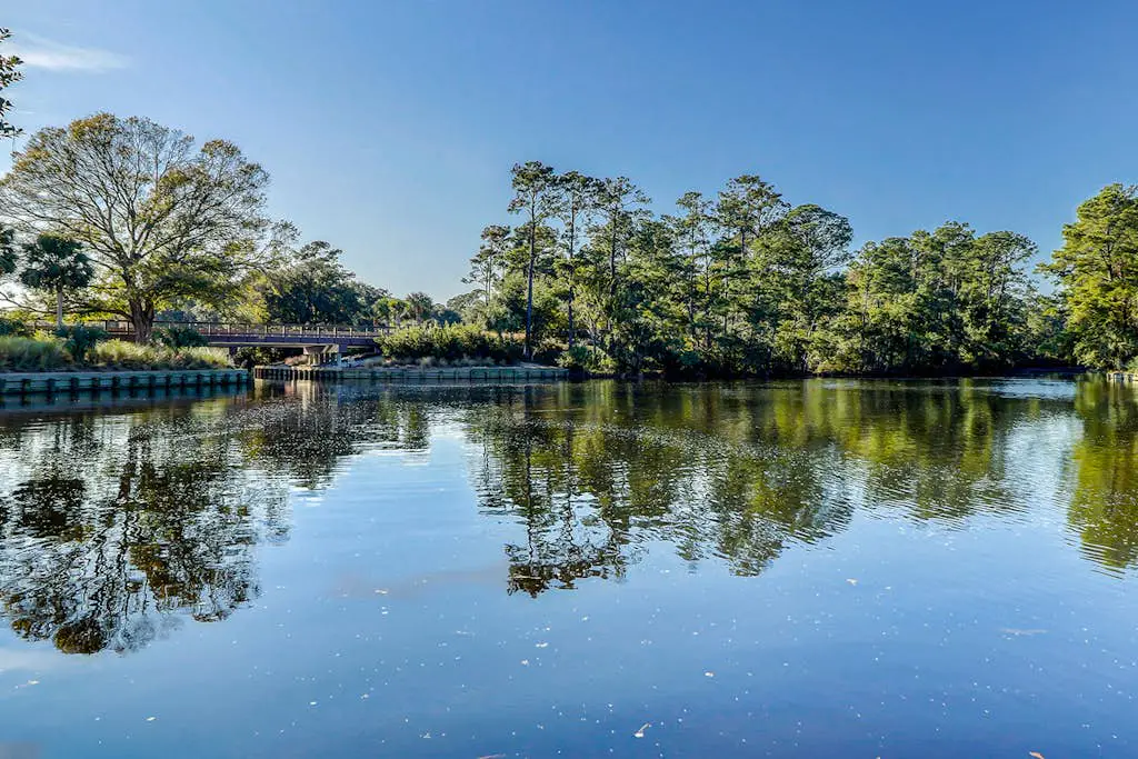 Palmetto Dunes villa with patio, shared pool, tennis & golf - dogs OK