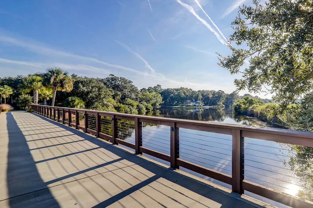 Palmetto Dunes villa with patio, shared pool, tennis & golf - dogs OK
