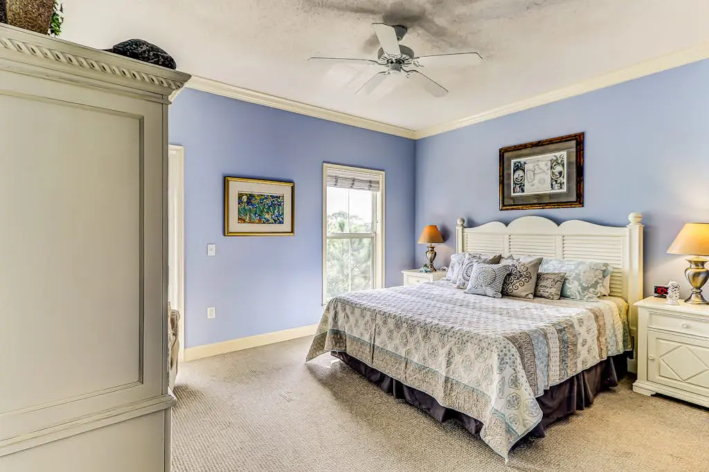 Well-appointed villa with rooftop pool & beach access - 1 block to Coligny Plaza