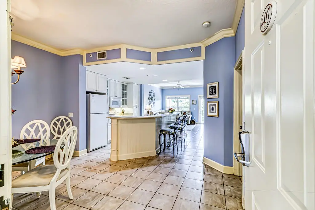 Well-appointed villa with rooftop pool & beach access - 1 block to Coligny Plaza