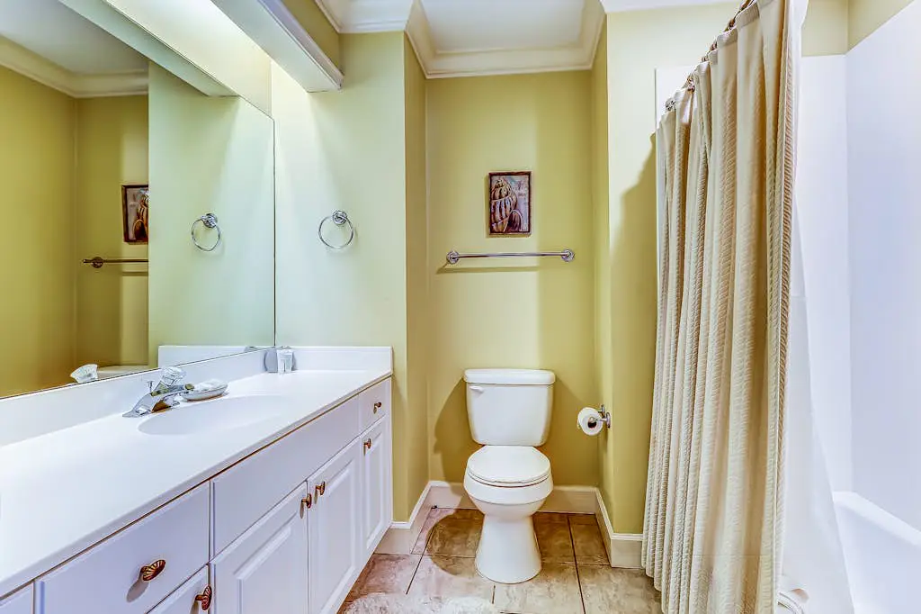 Well-appointed villa with rooftop pool & beach access - 1 block to Coligny Plaza