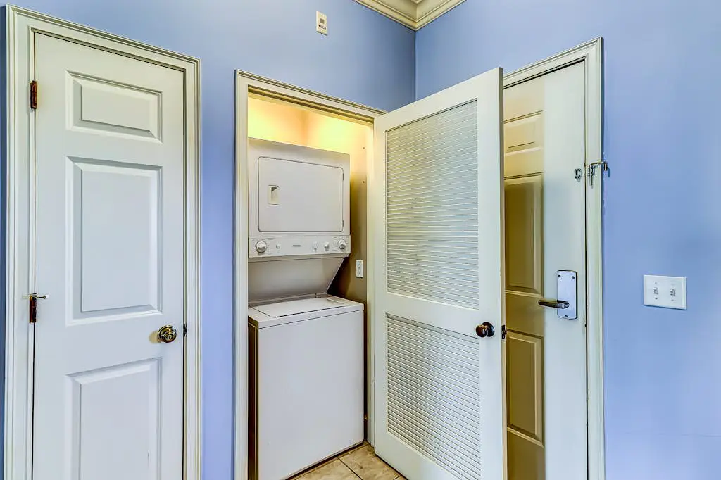 Well-appointed villa with rooftop pool & beach access - 1 block to Coligny Plaza