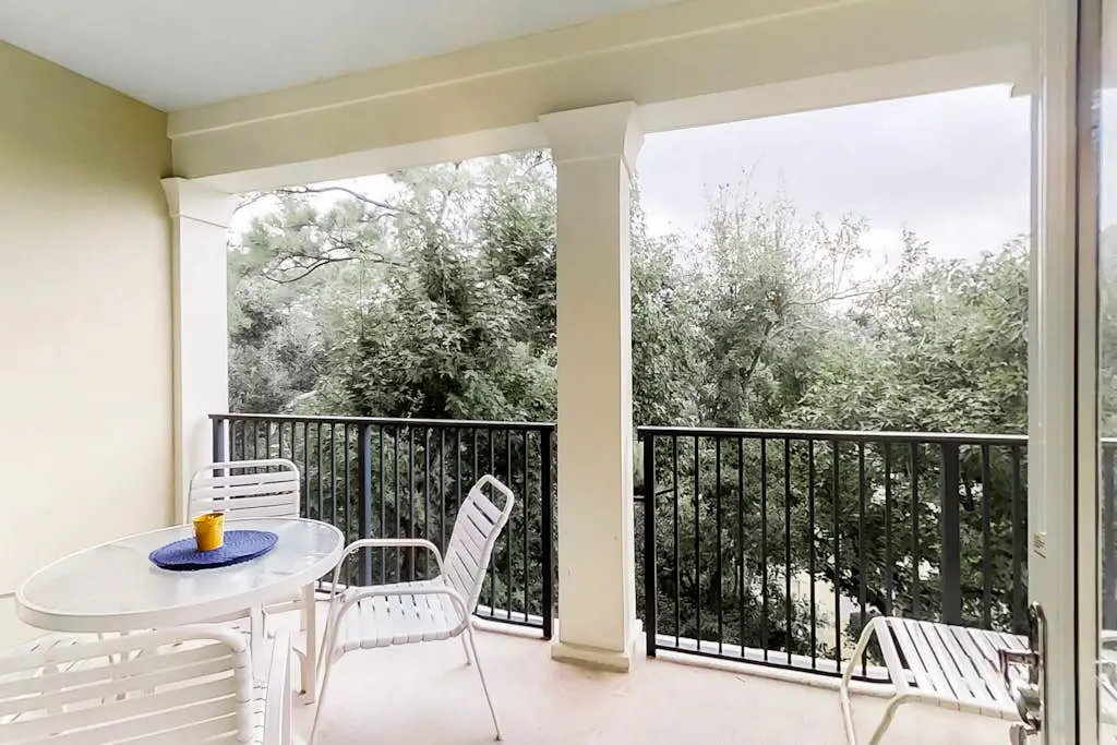 Well-appointed villa with rooftop pool & beach access - 1 block to Coligny Plaza