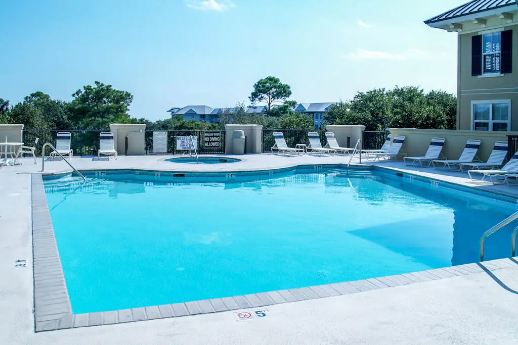 Well-appointed villa with rooftop pool & beach access - 1 block to Coligny Plaza
