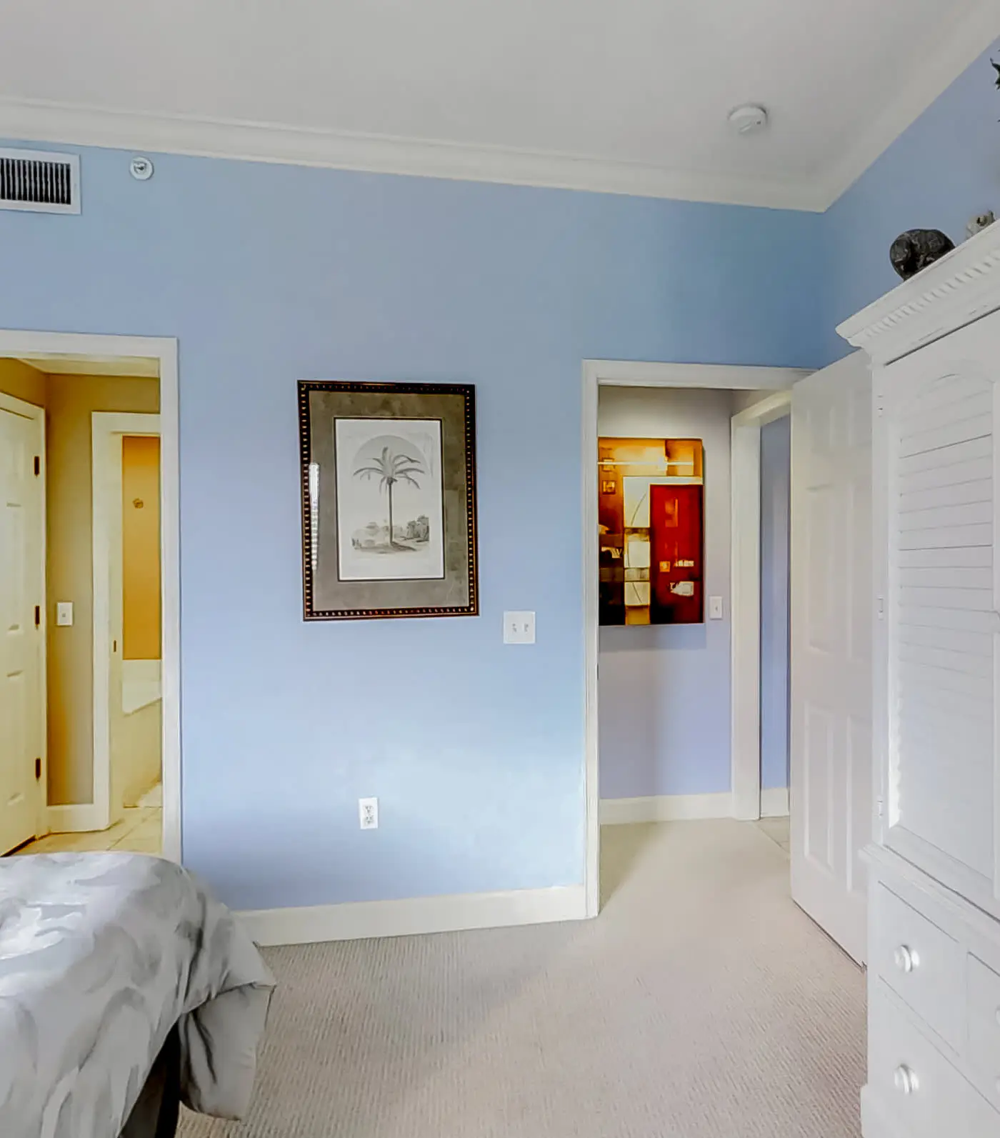 Well-appointed villa with rooftop pool & beach access - 1 block to Coligny Plaza