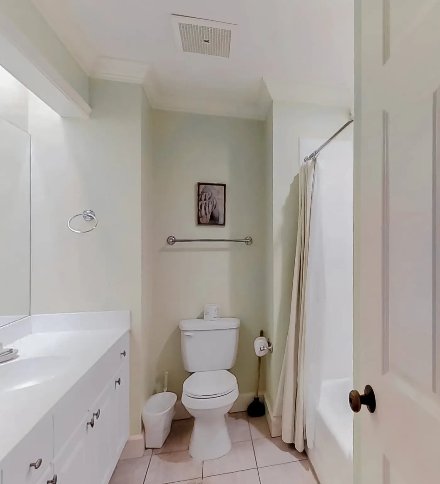 Well-appointed villa with rooftop pool & beach access - 1 block to Coligny Plaza