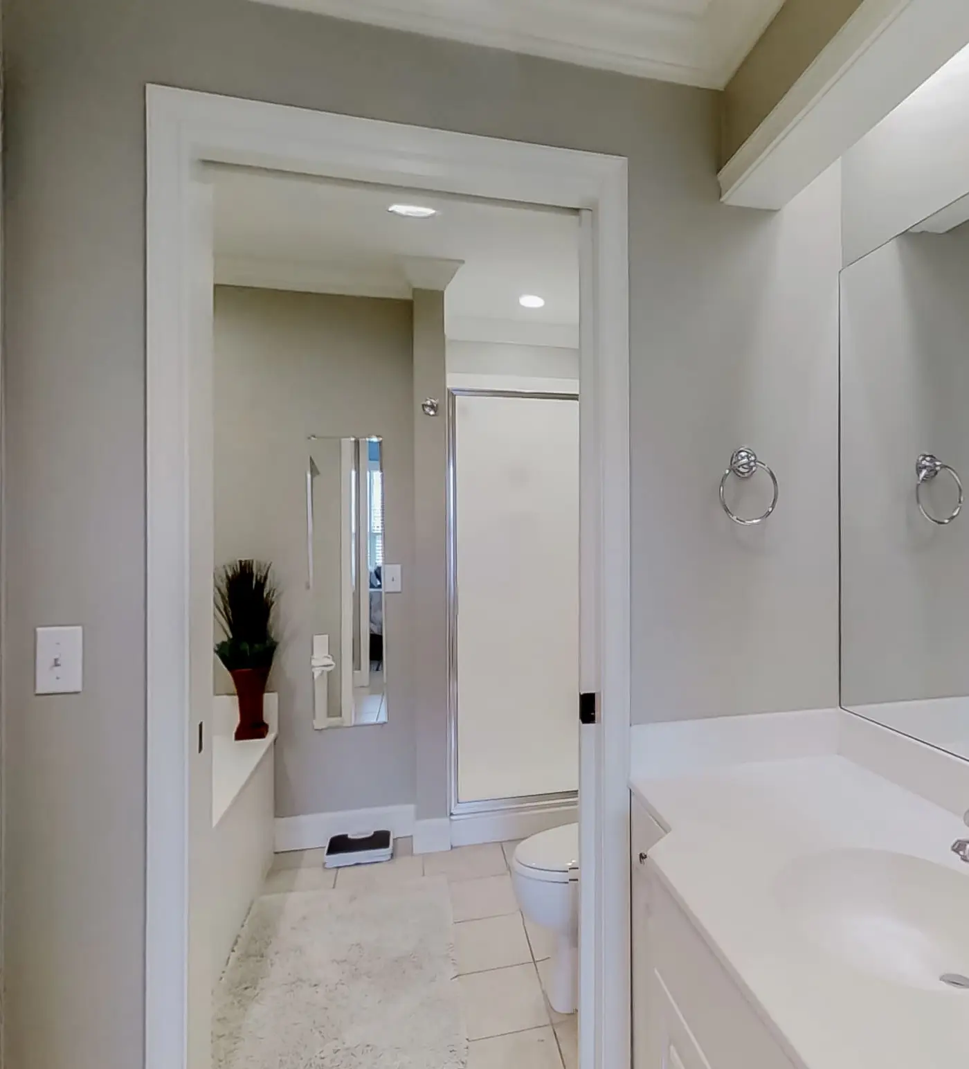 Well-appointed villa with rooftop pool & beach access - 1 block to Coligny Plaza