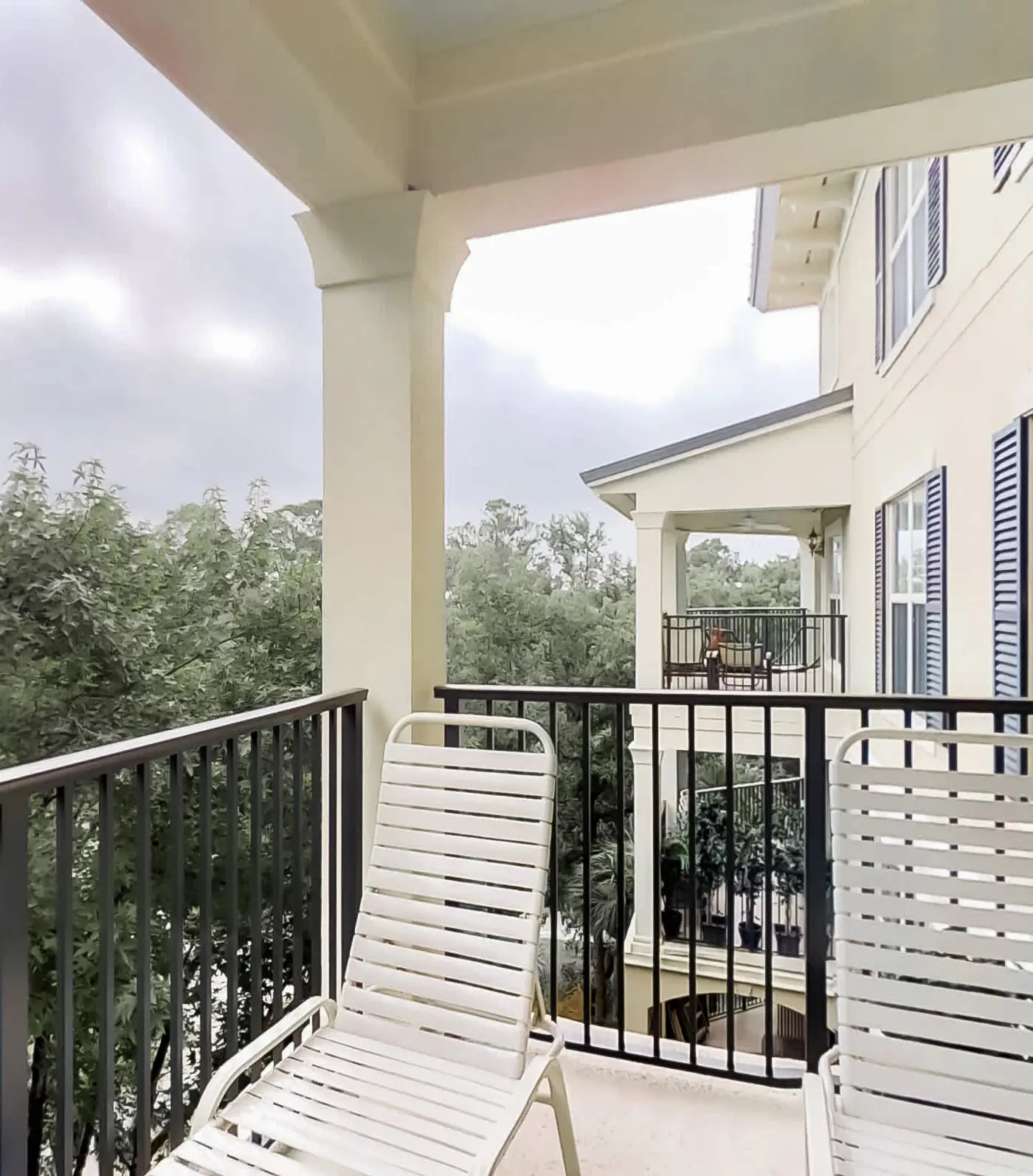 Well-appointed villa with rooftop pool & beach access - 1 block to Coligny Plaza