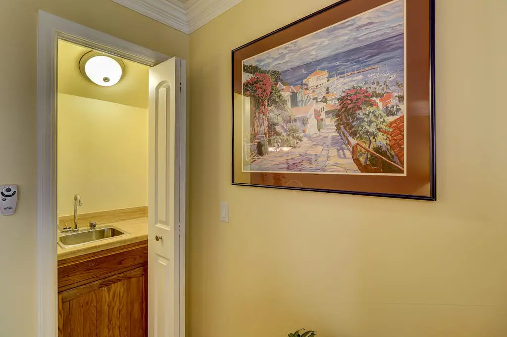 Beautifully remodeled villa w/ WiFi, inviting porch & balconies - walk to beach