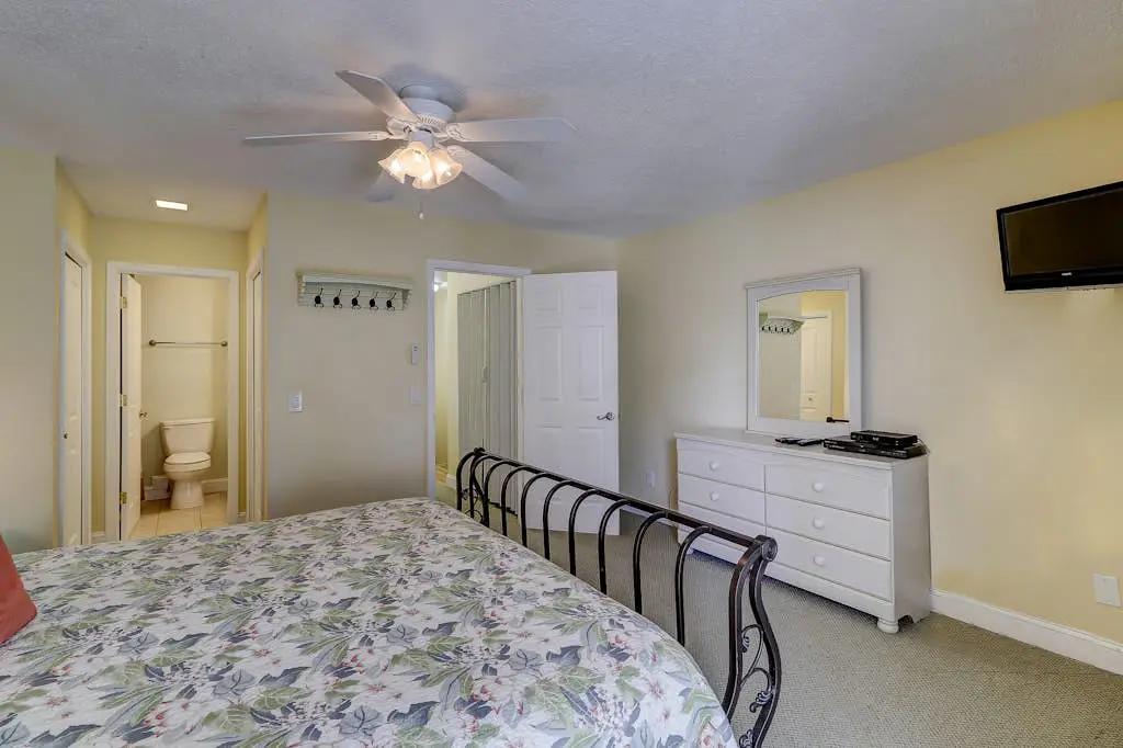 Beautifully remodeled villa w/ WiFi, inviting porch & balconies - walk to beach